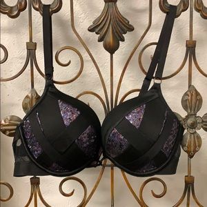 Victoria’s Secret bombshell 34B